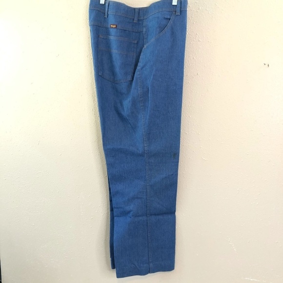 Wrangler Light Wash Jeans w/ spot on knee w/ hook closure Men's 44 x 30 - Picture 5 of 12